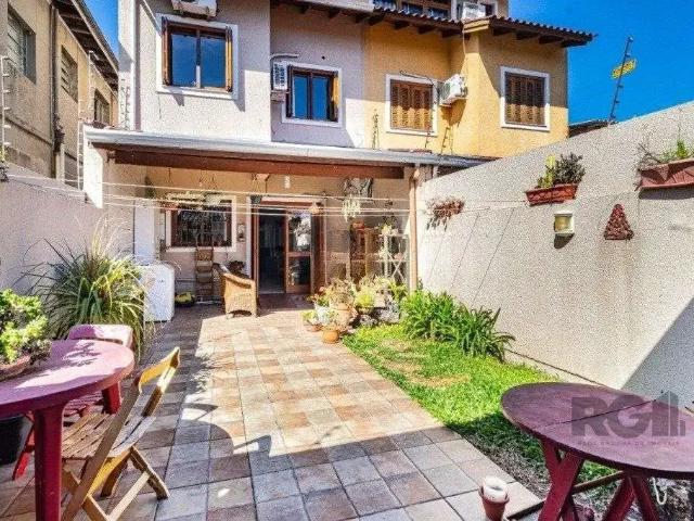 Casa / Sobrado para Venda em Porto Alegre/RS Cavalhada 3 Quartos