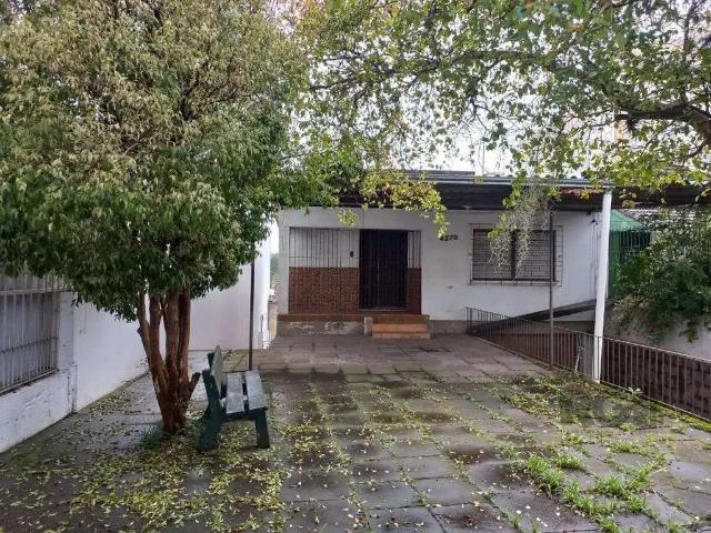 Casa / Sobrado para Venda em Porto Alegre/RS Cavalhada 3 Quartos
