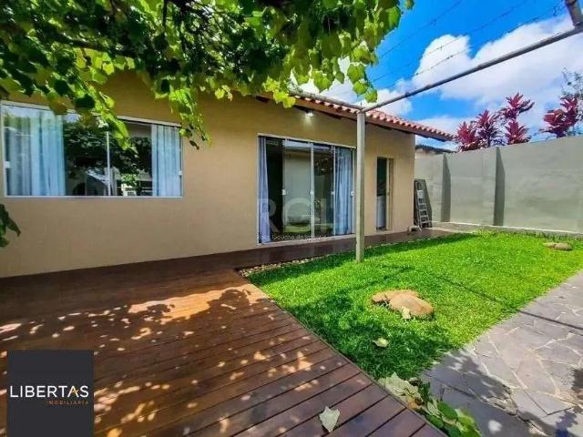 Casa / Sobrado para Venda em Porto Alegre/RS Cavalhada 3 Quartos