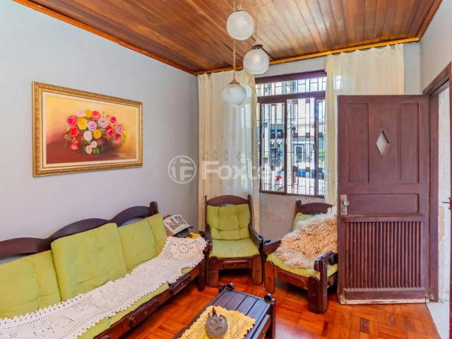 Casa / Sobrado para Venda em Porto Alegre/RS Cavalhada 3 Quartos