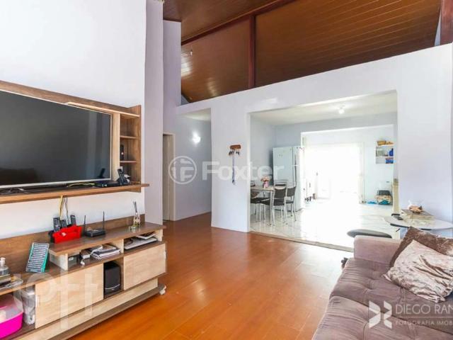 Casa / Sobrado para Venda em Porto Alegre/RS Cavalhada 3 Quartos
