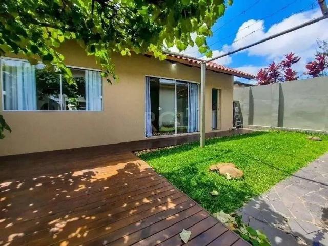 Casa / Sobrado para Venda em Porto Alegre/RS Cavalhada 3 Quartos
