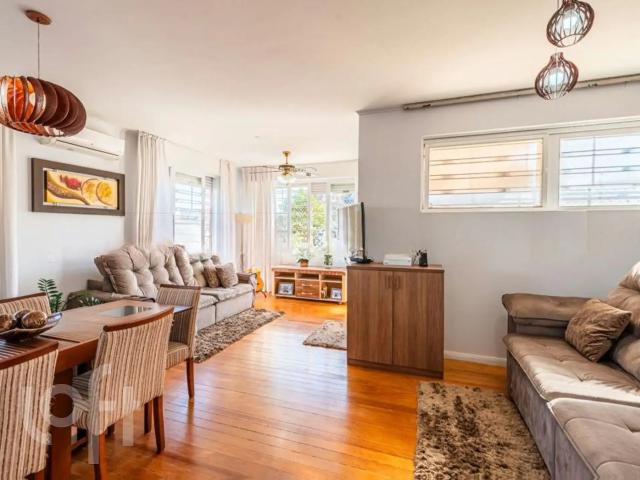 Casa / Sobrado para Venda em Porto Alegre/RS Cavalhada 3 Quartos