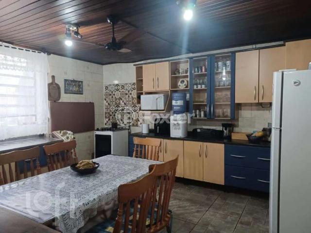 Casa / Sobrado para Venda em Porto Alegre/RS Cavalhada 3 Quartos