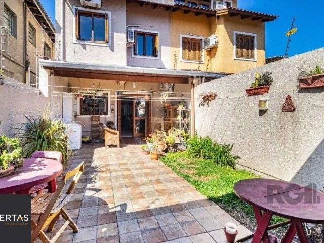 Casa / Sobrado para Venda em Porto Alegre/RS Cavalhada 3 Quartos