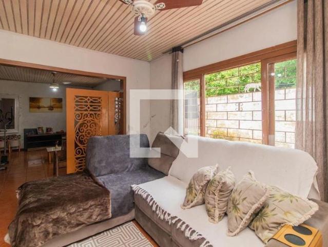 Casa / Sobrado para Venda em Porto Alegre/RS Cavalhada 3 Quartos