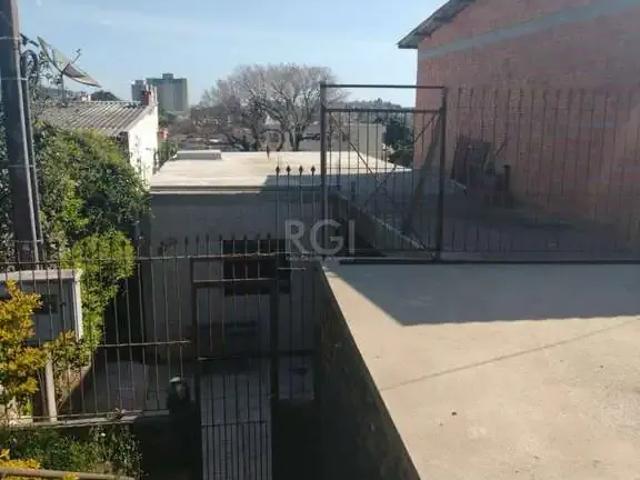 Casa / Sobrado para Venda em Porto Alegre/RS Cavalhada 2 Quartos