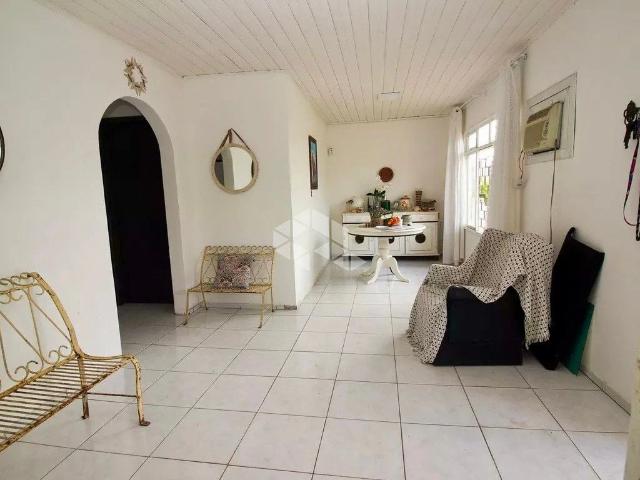 Casa / Sobrado para Venda em Porto Alegre/RS Cavalhada 4 Quartos