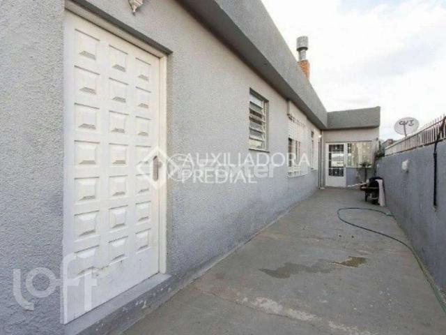 Casa / Sobrado para Venda em Porto Alegre/RS Cavalhada 4 Quartos