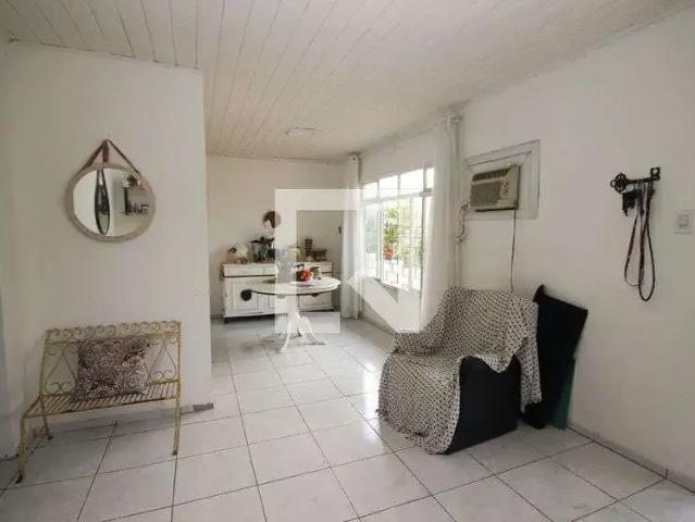 Casa / Sobrado para Venda em Porto Alegre/RS Cavalhada 4 Quartos
