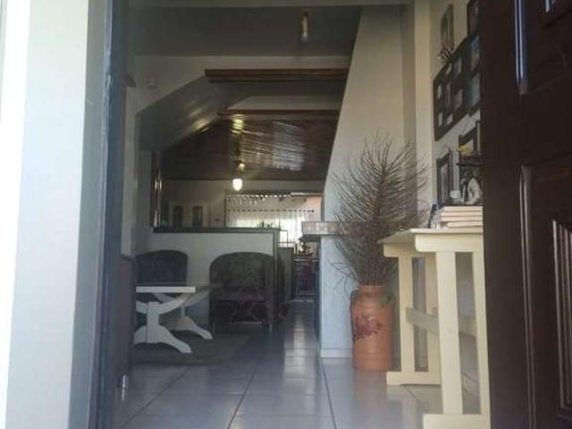 Casa / Sobrado para Venda em Porto Alegre/RS Cavalhada 4 Quartos