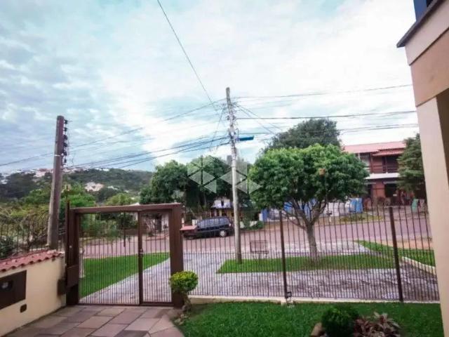 Casa / Sobrado para Venda em Porto Alegre/RS Cavalhada 4 Quartos