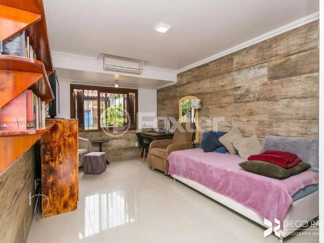 Casa / Sobrado para Venda em Porto Alegre/RS Cavalhada 5 Quartos