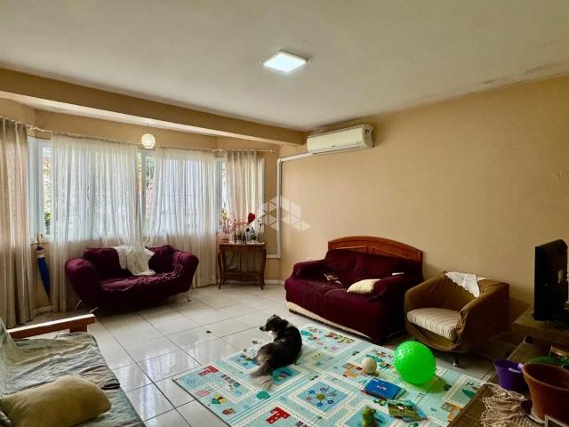 Casa / Sobrado para Venda em Porto Alegre/RS Cavalhada 6 Quartos
