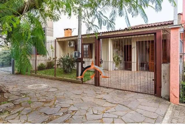 Casa / Sobrado para Venda em Porto Alegre/RS Cristo Redentor 3 Quartos