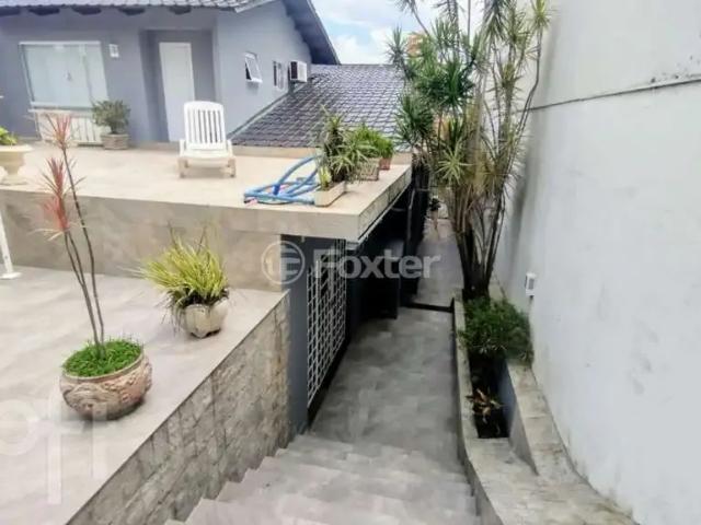 Casa / Sobrado para Venda em Porto Alegre/RS Cristo Redentor 3 Quartos
