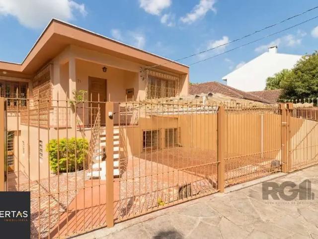 Casa / Sobrado para Venda em Porto Alegre/RS Cristo Redentor 4 Quartos