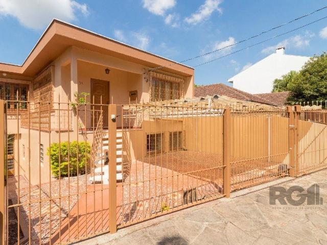 Casa / Sobrado para Venda em Porto Alegre/RS Cristo Redentor 4 Quartos