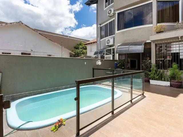 Casa / Sobrado para Venda em Porto Alegre/RS Cristal 3 Quartos