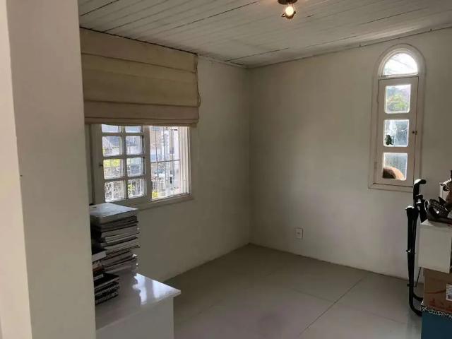 Casa / Sobrado para Venda em Porto Alegre/RS Cristal 3 Quartos