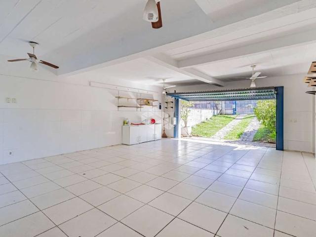 Casa / Sobrado para Venda em Porto Alegre/RS Cristal 3 Quartos
