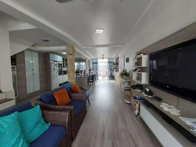 Casa / Sobrado para Venda em Porto Alegre/RS Cristal 3 Quartos
