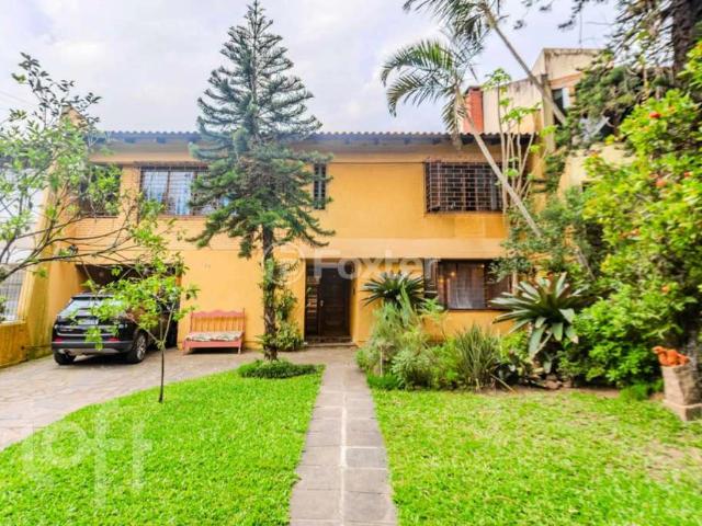 Casa / Sobrado para Venda em Porto Alegre/RS Cristal 4 Quartos