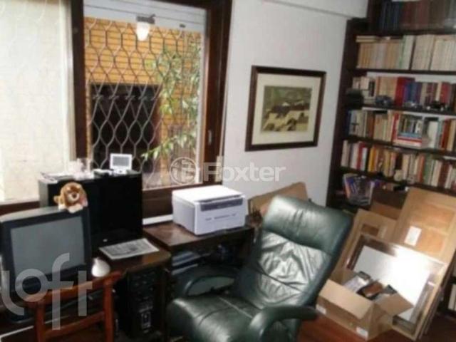 Casa / Sobrado para Venda em Porto Alegre/RS Cristal 4 Quartos