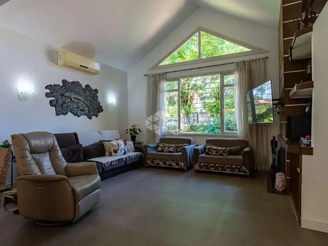 Casa / Sobrado para Venda em Porto Alegre/RS Cristal 5 Quartos