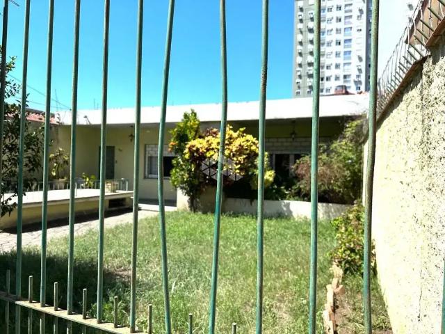 Casa / Sobrado para Venda em Porto Alegre/RS Glória 3 Quartos