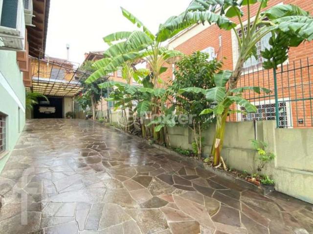 Casa / Sobrado para Venda em Porto Alegre/RS Glória 5 Quartos