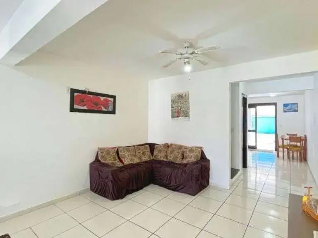 Casa / Sobrado para Venda em Porto Alegre/RS Guarujá 2 Quartos