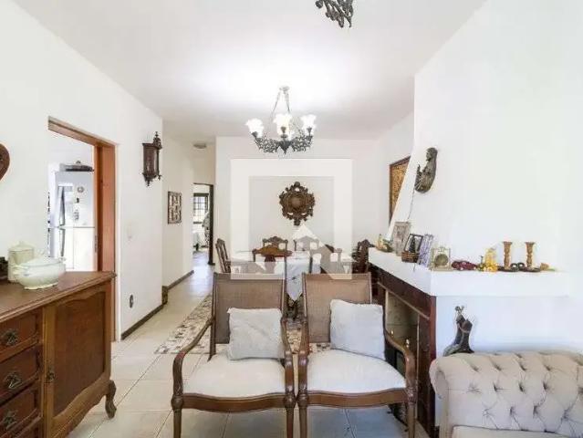 Casa / Sobrado para Venda em Porto Alegre/RS Guarujá 2 Quartos