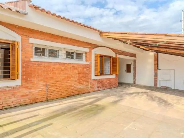 Casa / Sobrado para Venda em Porto Alegre/RS Guarujá 3 Quartos