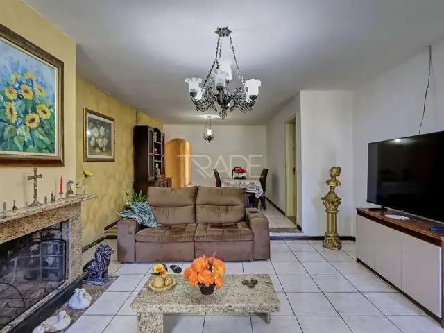 Casa / Sobrado para Venda em Porto Alegre/RS Guarujá 3 Quartos