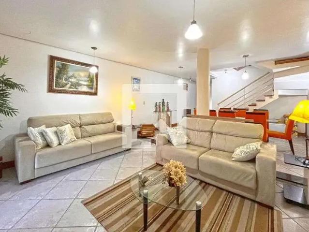 Casa / Sobrado para Venda em Porto Alegre/RS Guarujá 3 Quartos