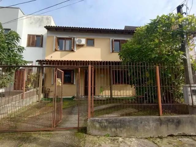 Casa / Sobrado para Venda em Porto Alegre/RS Guarujá 4 Quartos