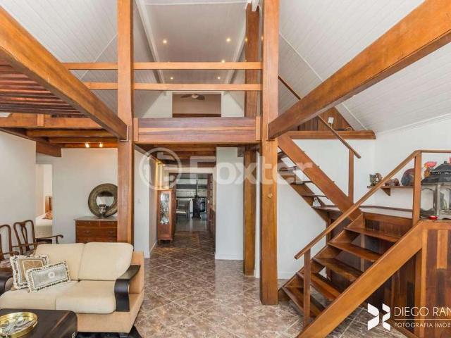 Casa / Sobrado para Venda em Porto Alegre/RS Guarujá 5 Quartos