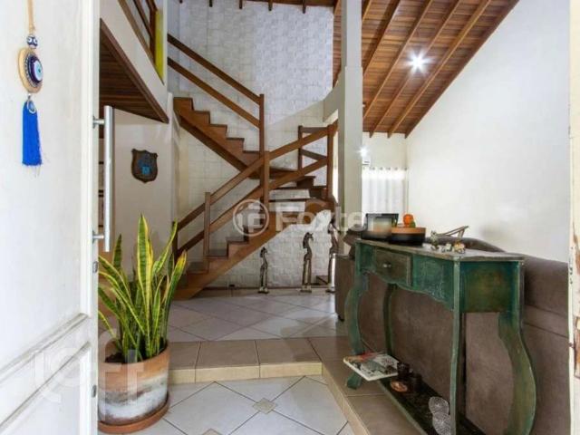 Casa / Sobrado para Venda em Porto Alegre/RS Hípica 3 Quartos
