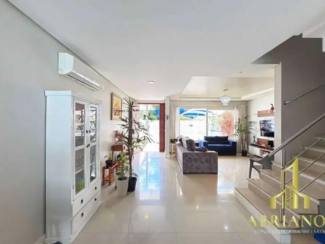 Casa / Sobrado para Venda em Porto Alegre/RS Hípica 3 Quartos