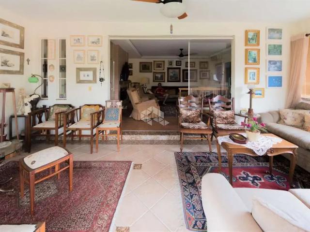 Casa / Sobrado para Venda em Porto Alegre/RS Hípica 4 Quartos