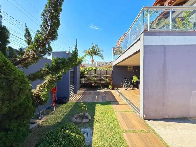 Casa / Sobrado para Venda em Porto Alegre/RS Hípica 4 Quartos