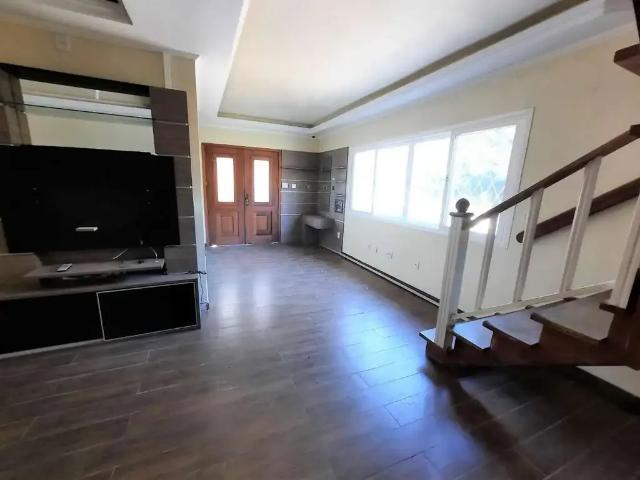 Casa / Sobrado para Venda em Porto Alegre/RS Hípica 4 Quartos