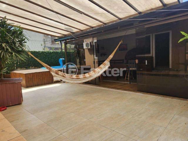 Casa / Sobrado para Venda em Porto Alegre/RS Hípica 5 Quartos