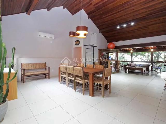 Casa / Sobrado para Venda em Porto Alegre/RS Independência 3 Quartos