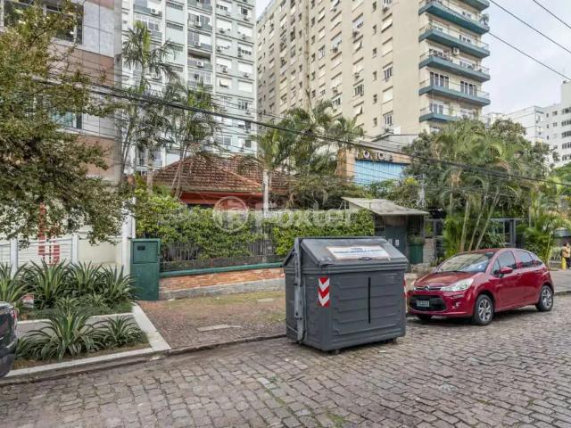 Casa / Sobrado para Venda em Porto Alegre/RS Independência 4 Quartos