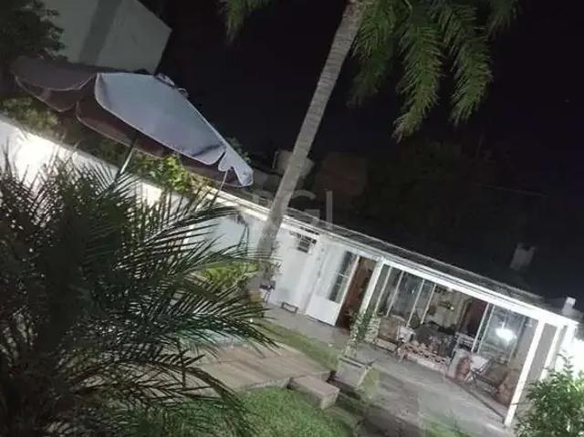 Casa / Sobrado para Venda em Porto Alegre/RS Ipanema 3 Quartos
