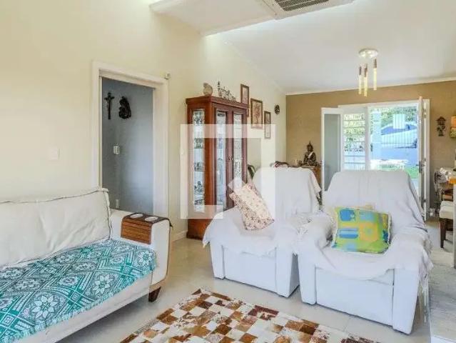 Casa / Sobrado para Venda em Porto Alegre/RS Ipanema 3 Quartos