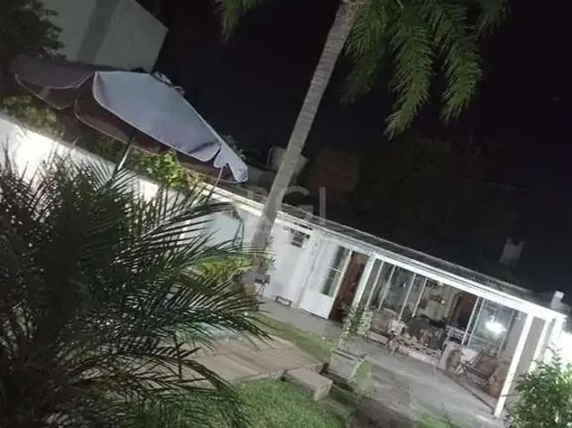 Casa / Sobrado para Venda em Porto Alegre/RS Ipanema 3 Quartos