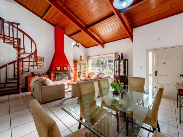 Casa / Sobrado para Venda em Porto Alegre/RS Ipanema 3 Quartos